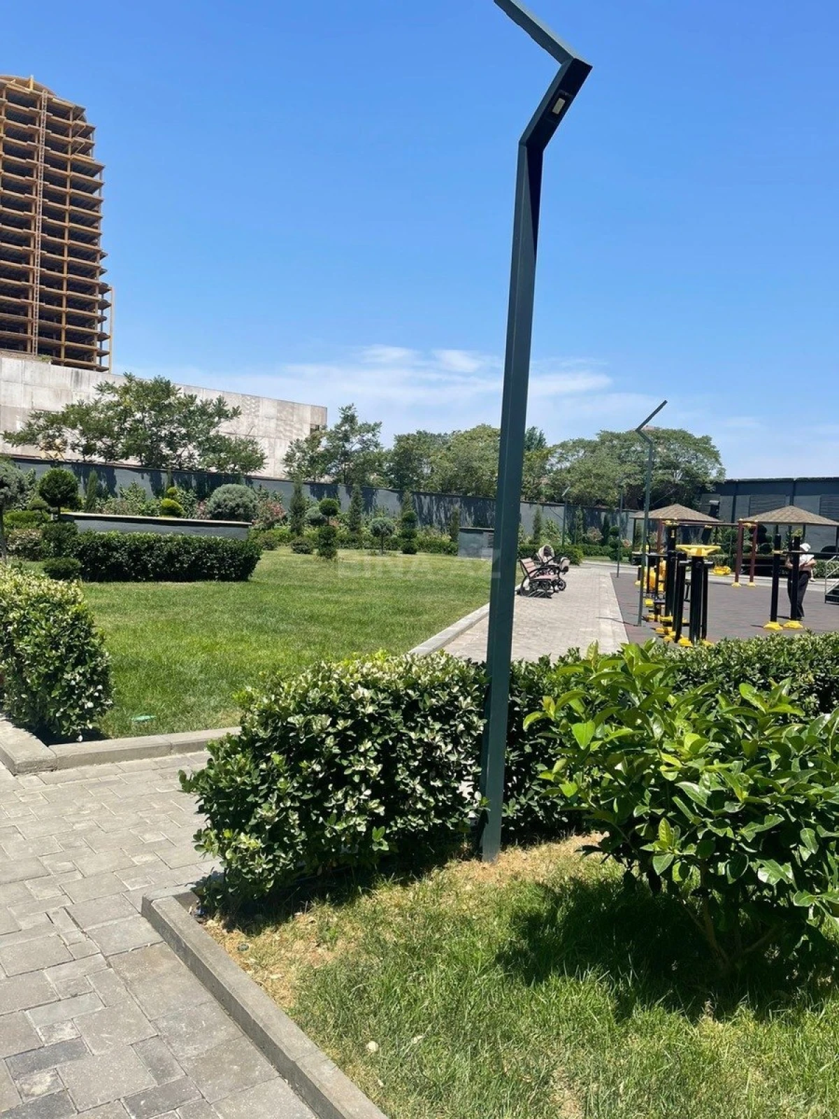 Kirayə verilir 2 otaqlı mənzil 108 m²