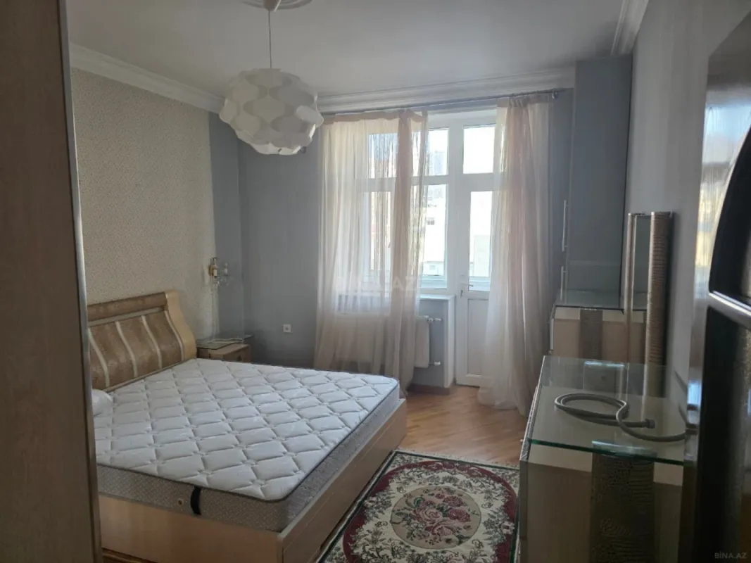 Kirayə verilir 3 otaqlı mənzil 120 m²