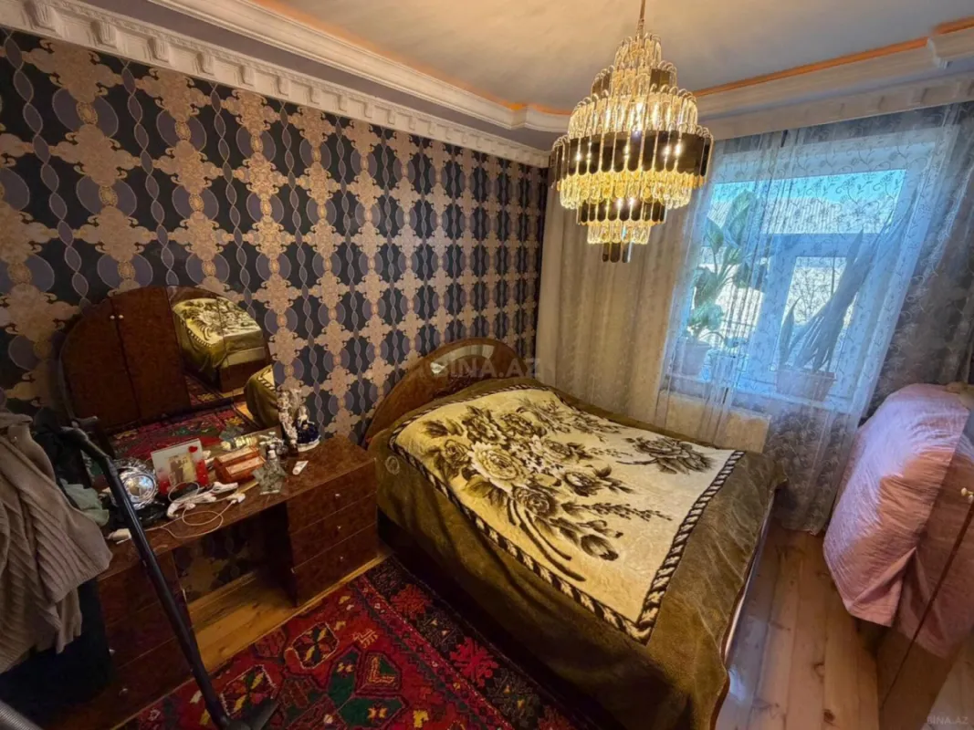 Satılır 4 otaqlı mənzil 77 m²