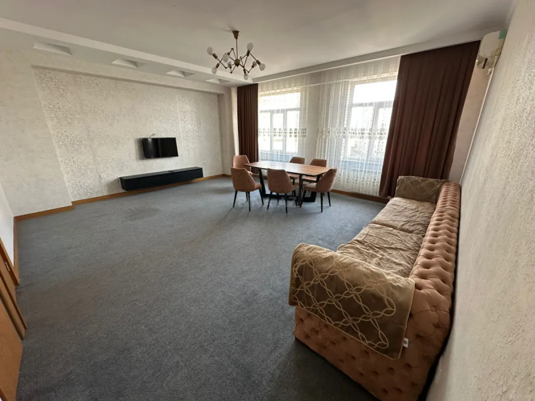 Kirayə verilir 3 otaqlı mənzil 130 m²