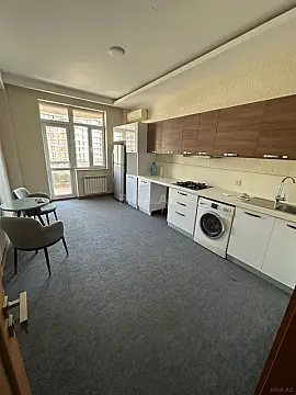 Kirayə verilir 3 otaqlı mənzil 130 m²