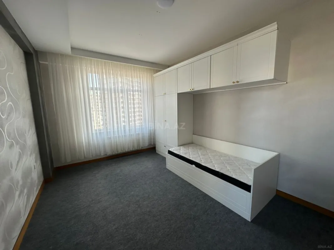 Kirayə verilir 3 otaqlı mənzil 130 m²