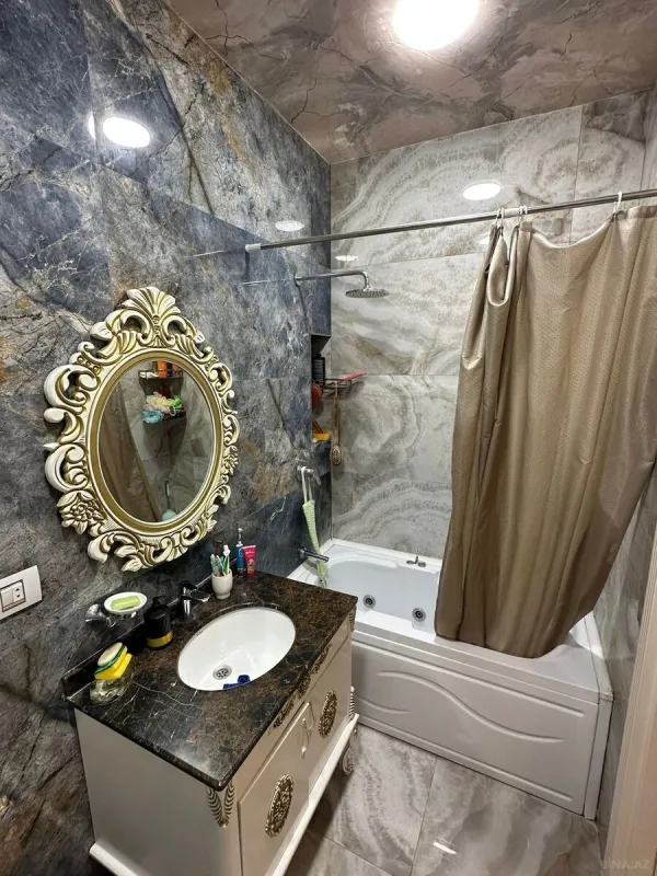 Satılır 3 otaqlı mənzil 125 m²