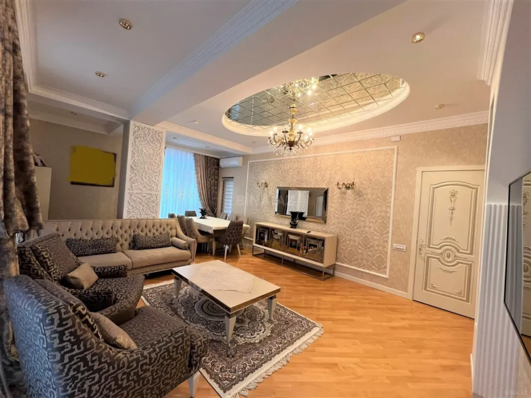 Satılır 3 otaqlı mənzil 125 m²