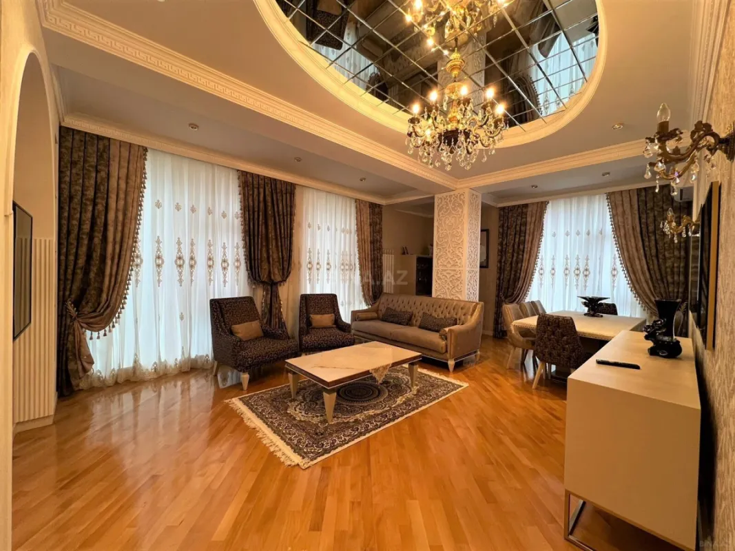 Satılır 3 otaqlı mənzil 125 m²