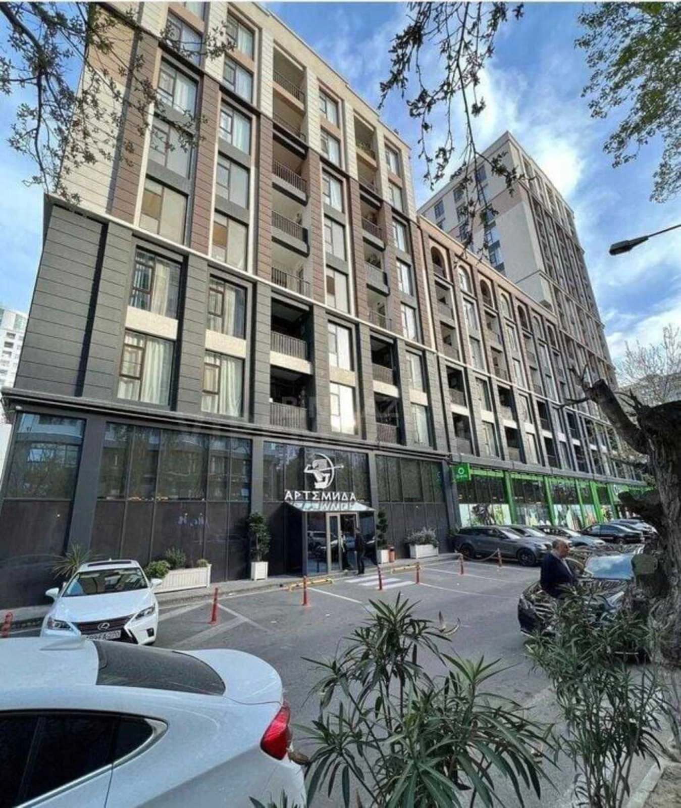 Satılır 3 otaqlı mənzil 125 m²