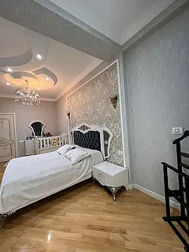 Satılır 3 otaqlı mənzil 125 m²