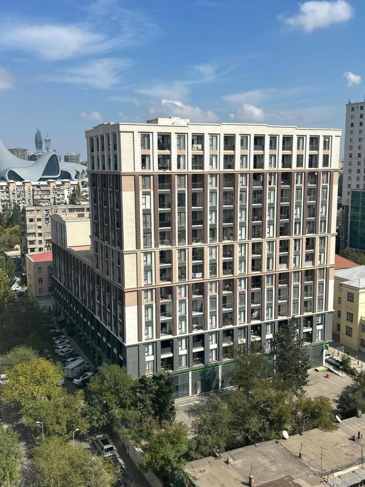 Satılır 3 otaqlı mənzil 125 m²
