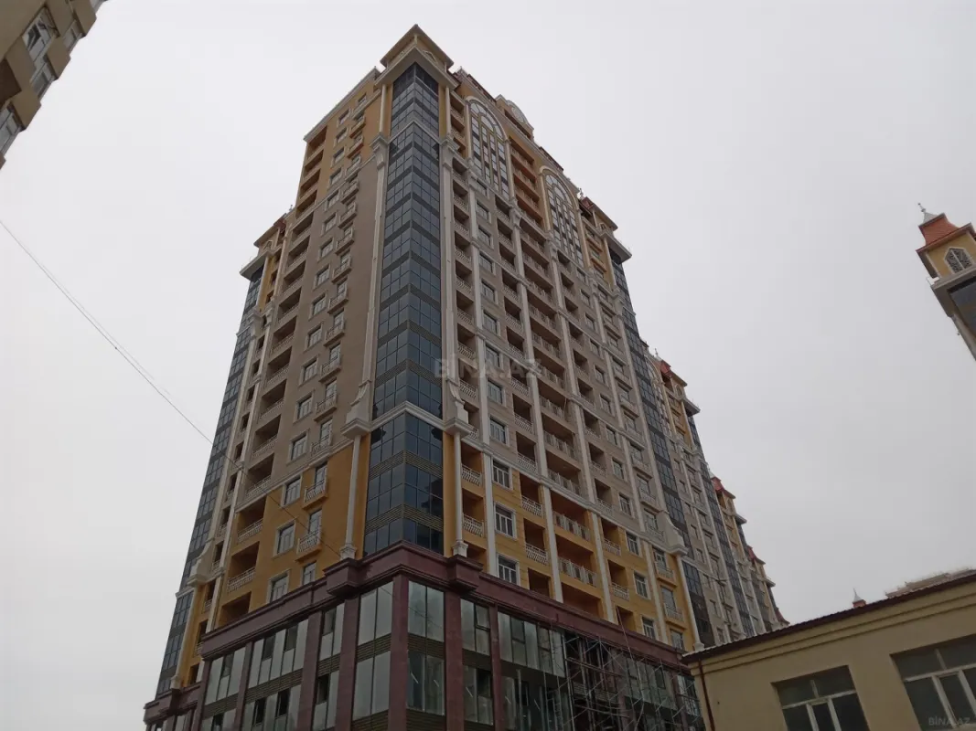 Satılır 3 otaqlı mənzil 121.5 m²