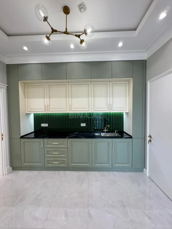 Satılır 4 otaqlı mənzil 170 m²