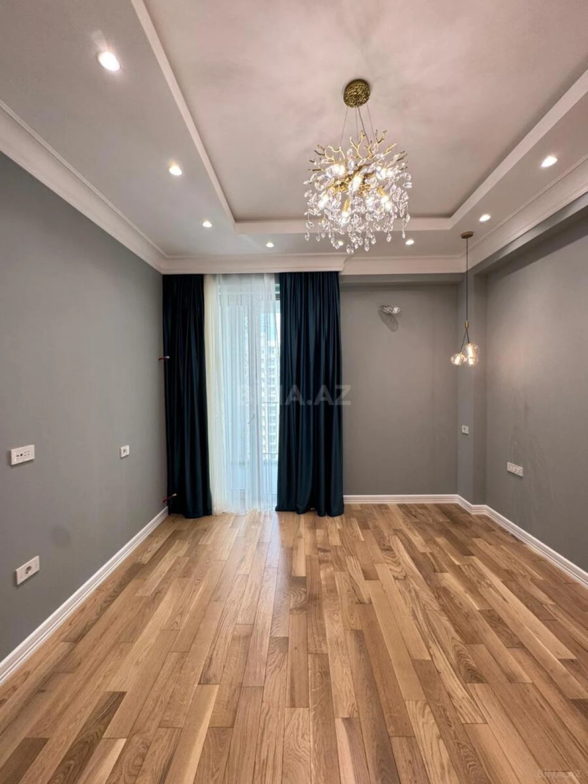 Satılır 4 otaqlı mənzil 170 m²
