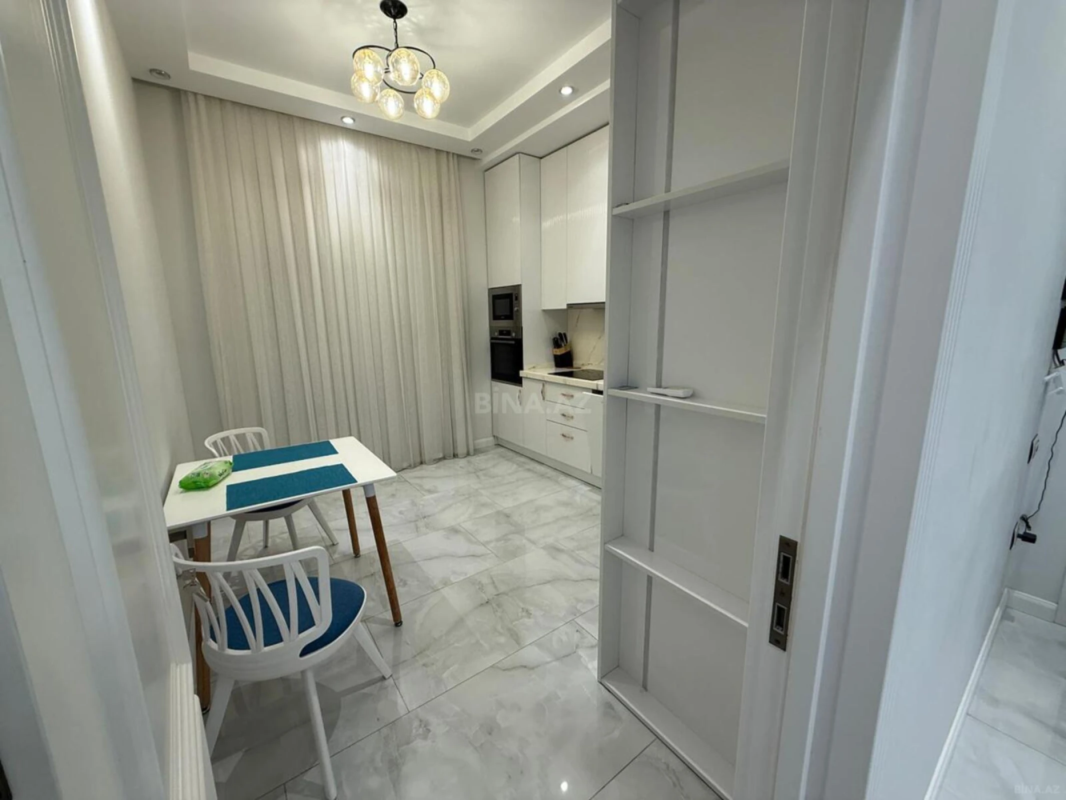 Kirayə verilir 3 otaqlı mənzil 130 m²