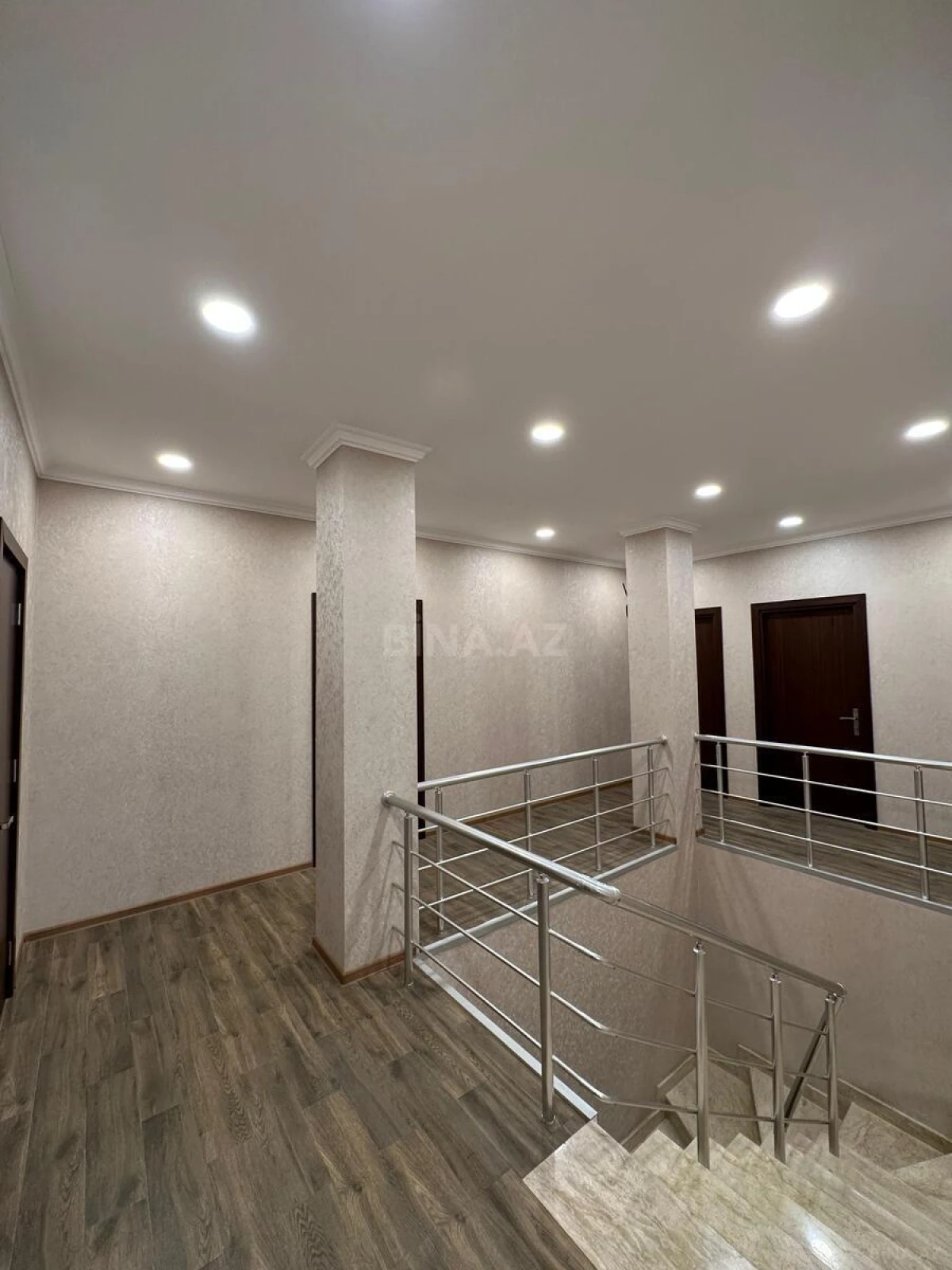 Kirayə verilir 5 otaqlı ofis 142 m²