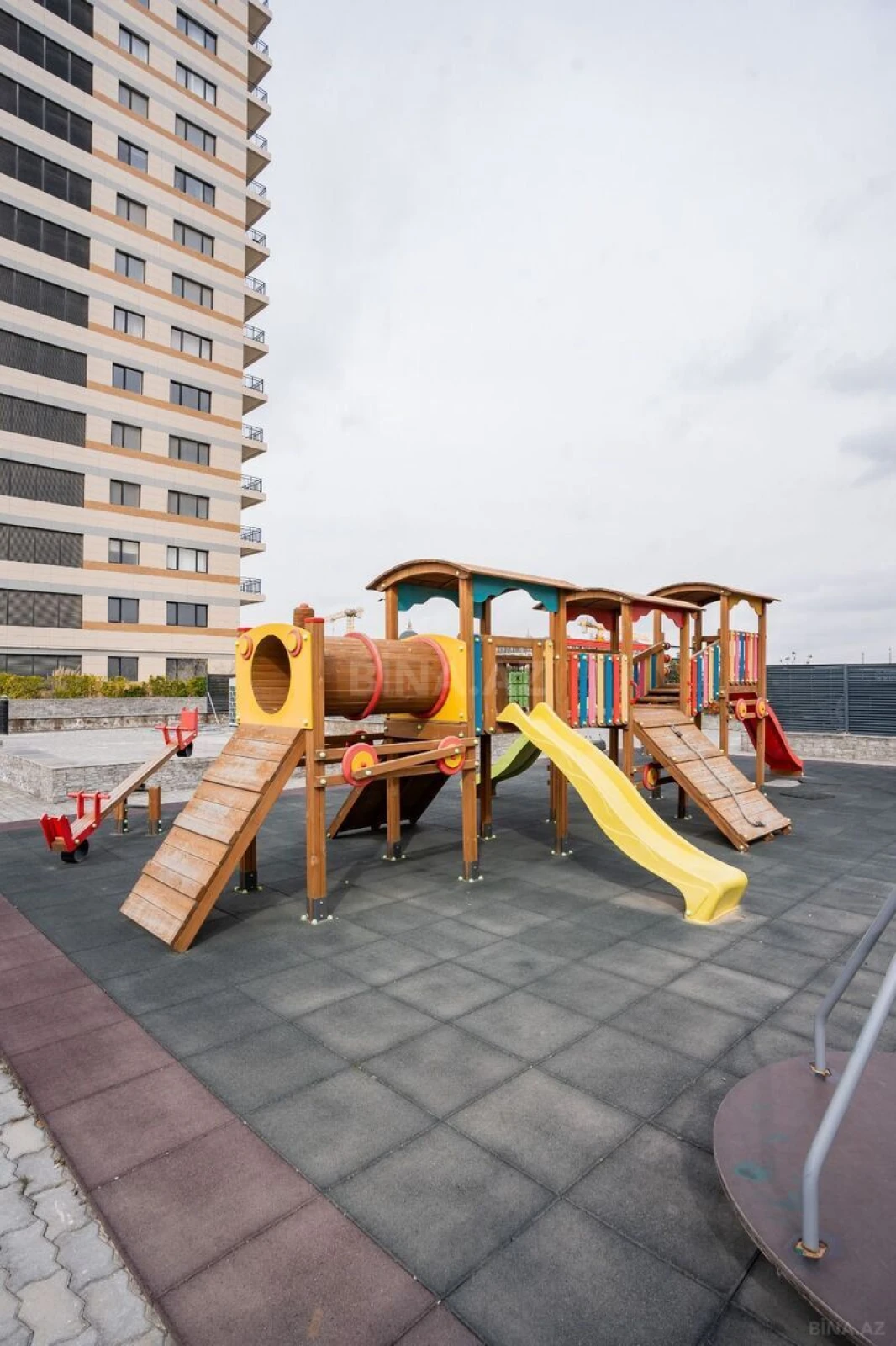 Kirayə verilir 3 otaqlı mənzil 130 m²