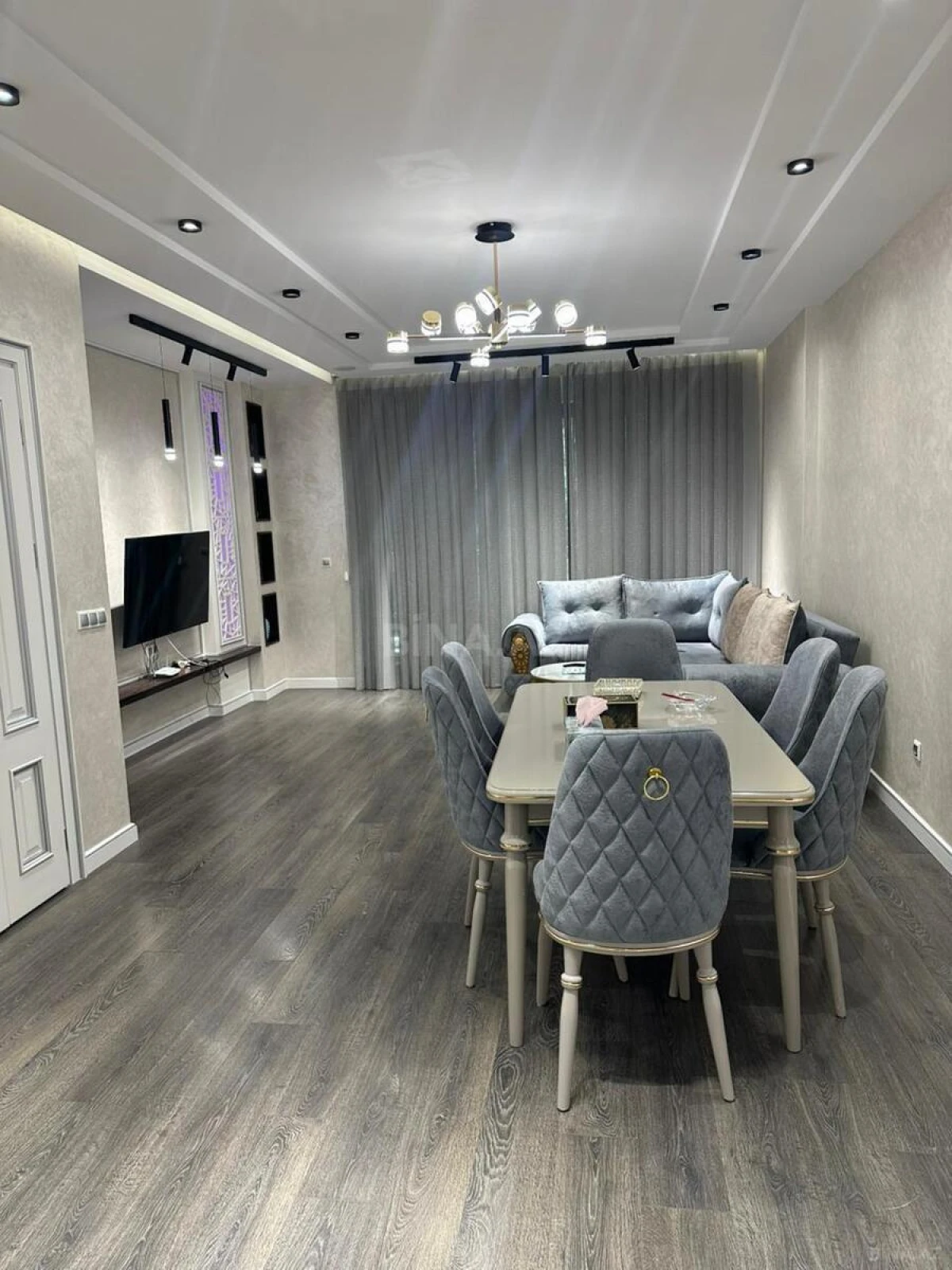 Kirayə verilir 2 otaqlı mənzil 102 m²