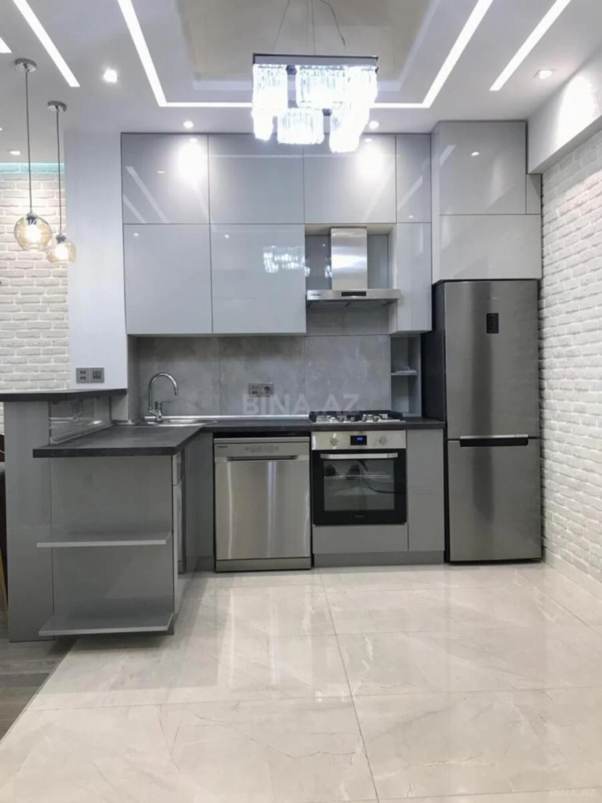 Kirayə verilir 2 otaqlı mənzil 87 m²