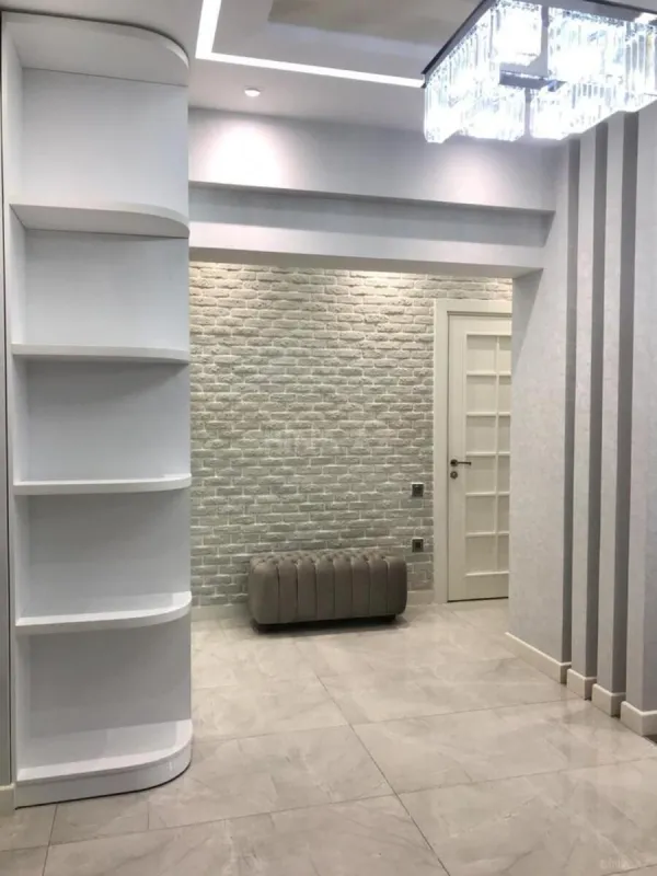Kirayə verilir 2 otaqlı mənzil 87 m²
