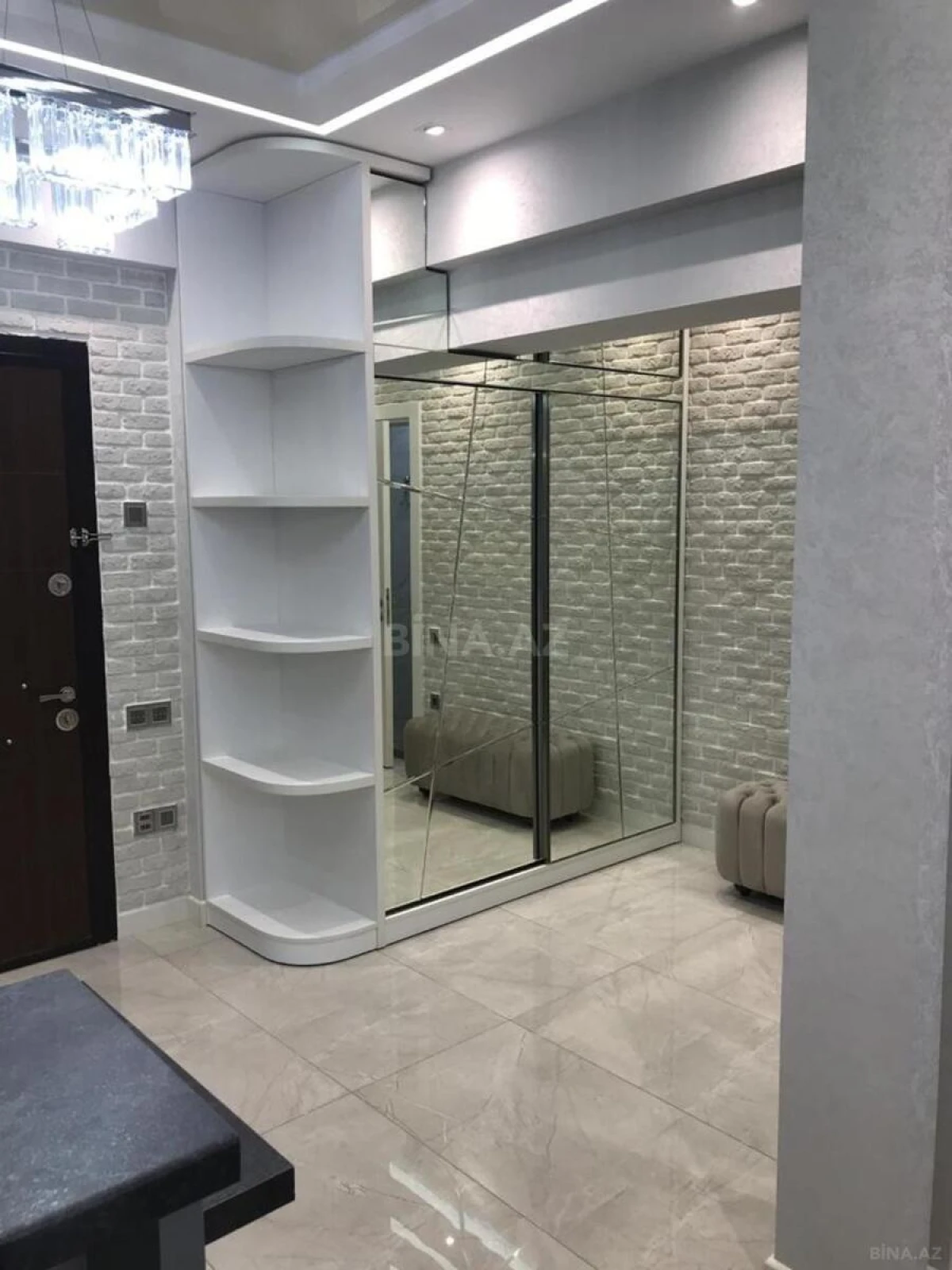 Kirayə verilir 2 otaqlı mənzil 87 m²