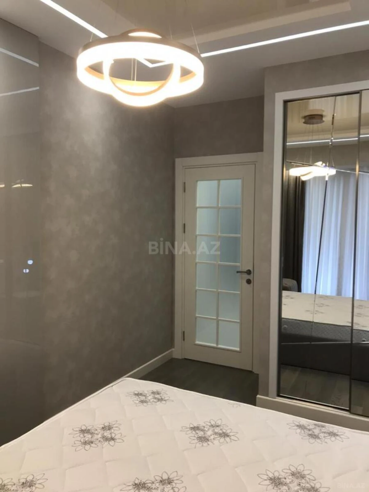 Kirayə verilir 2 otaqlı mənzil 87 m²