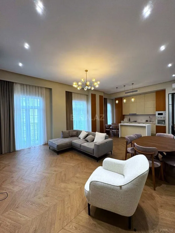 Kirayə verilir 4 otaqlı mənzil 150 m²