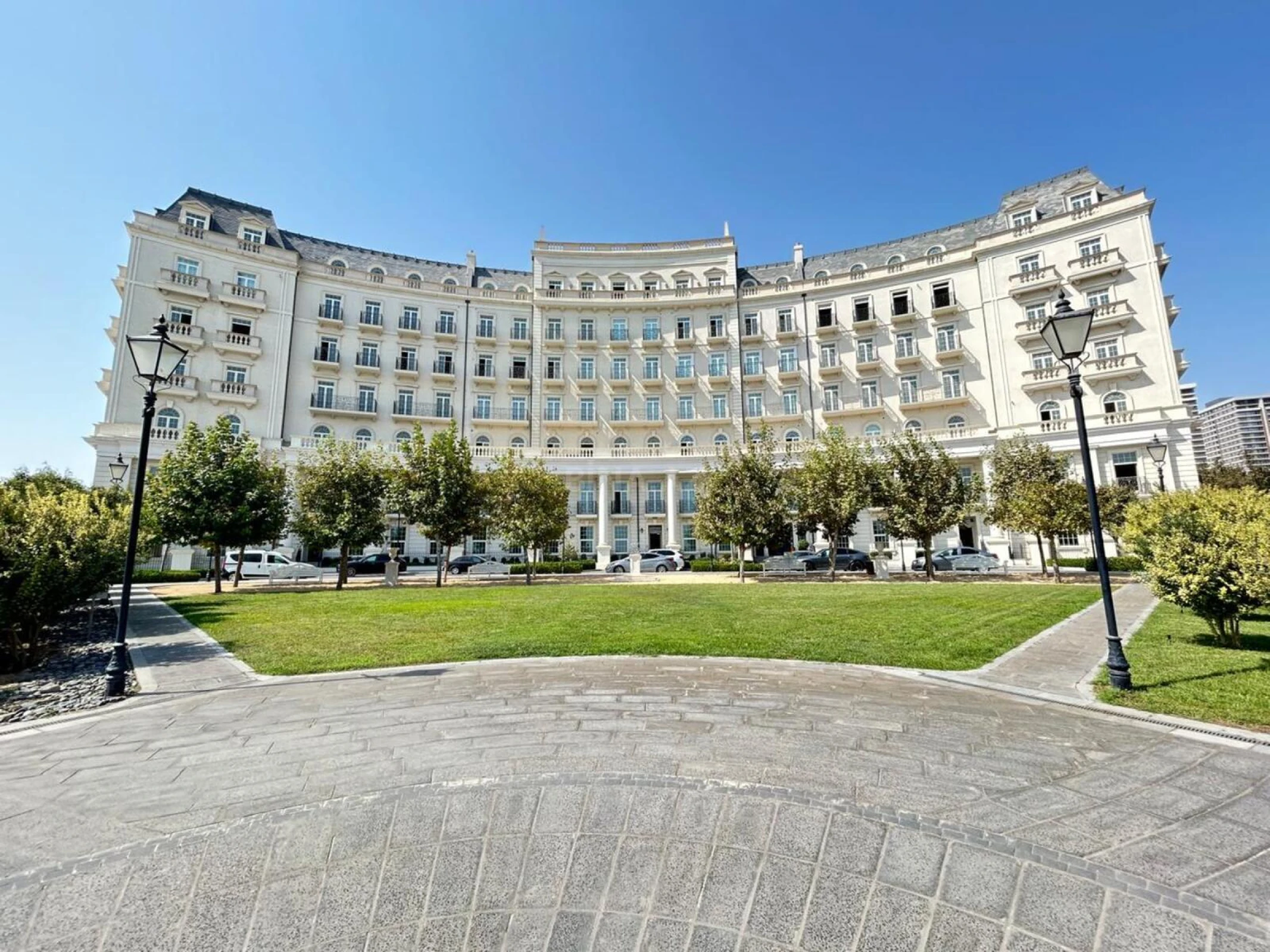 Kirayə verilir 4 otaqlı mənzil 150 m²