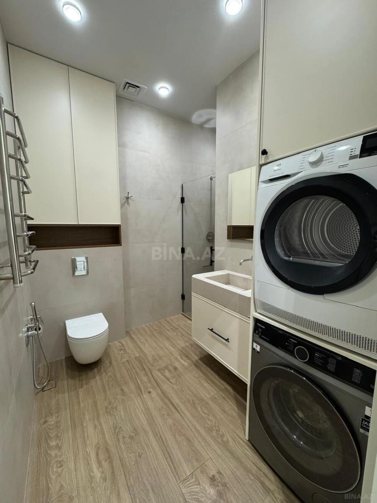 Kirayə verilir 4 otaqlı mənzil 150 m²