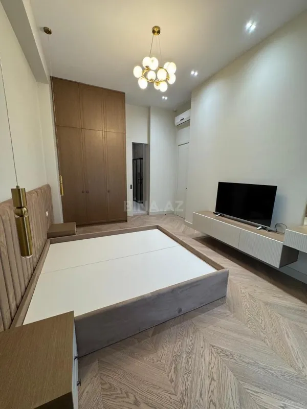 Kirayə verilir 4 otaqlı mənzil 150 m²