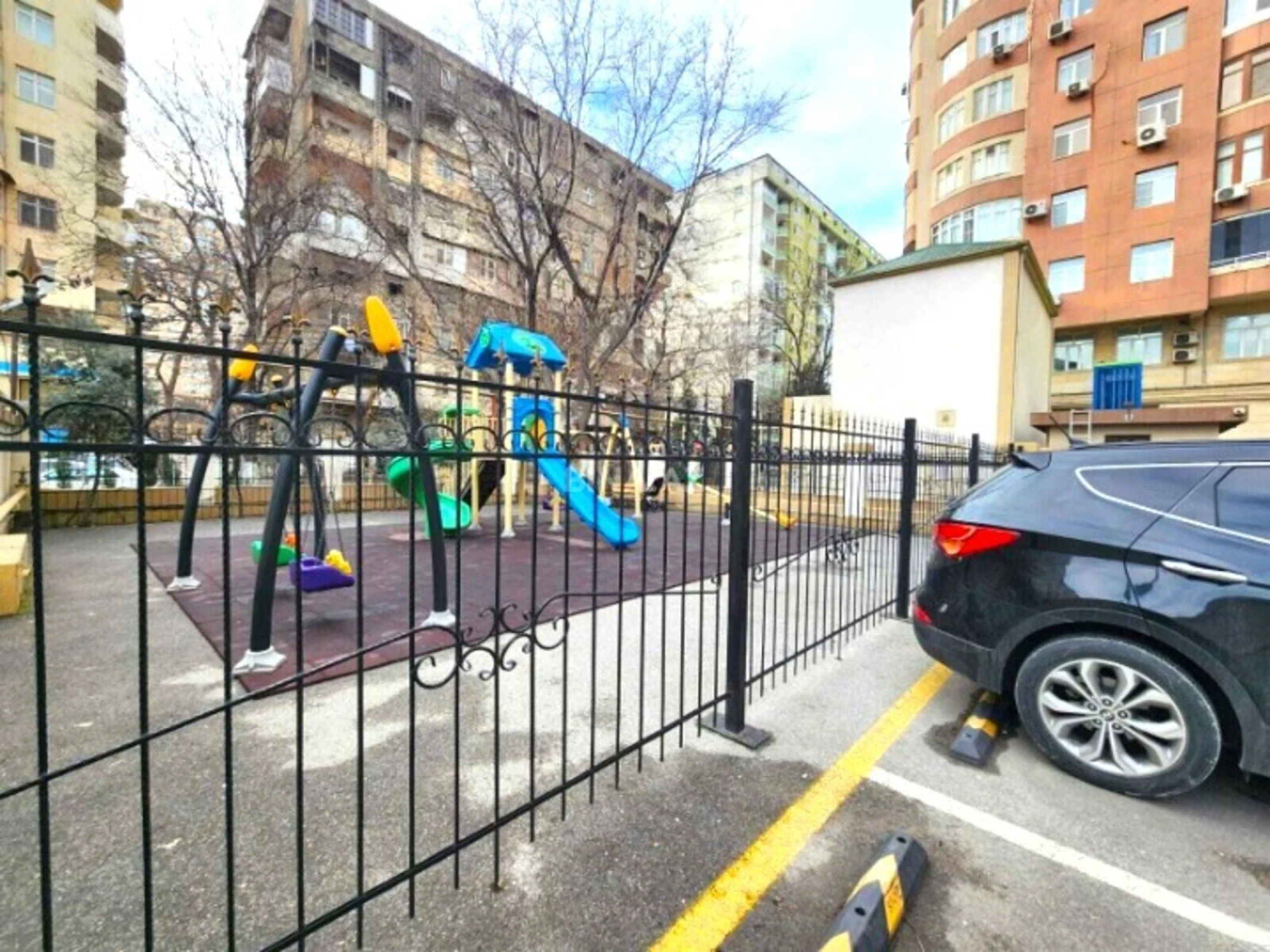 Satılır 4 otaqlı mənzil 210 m²