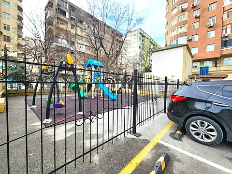 Satılır 4 otaqlı mənzil 210 m²