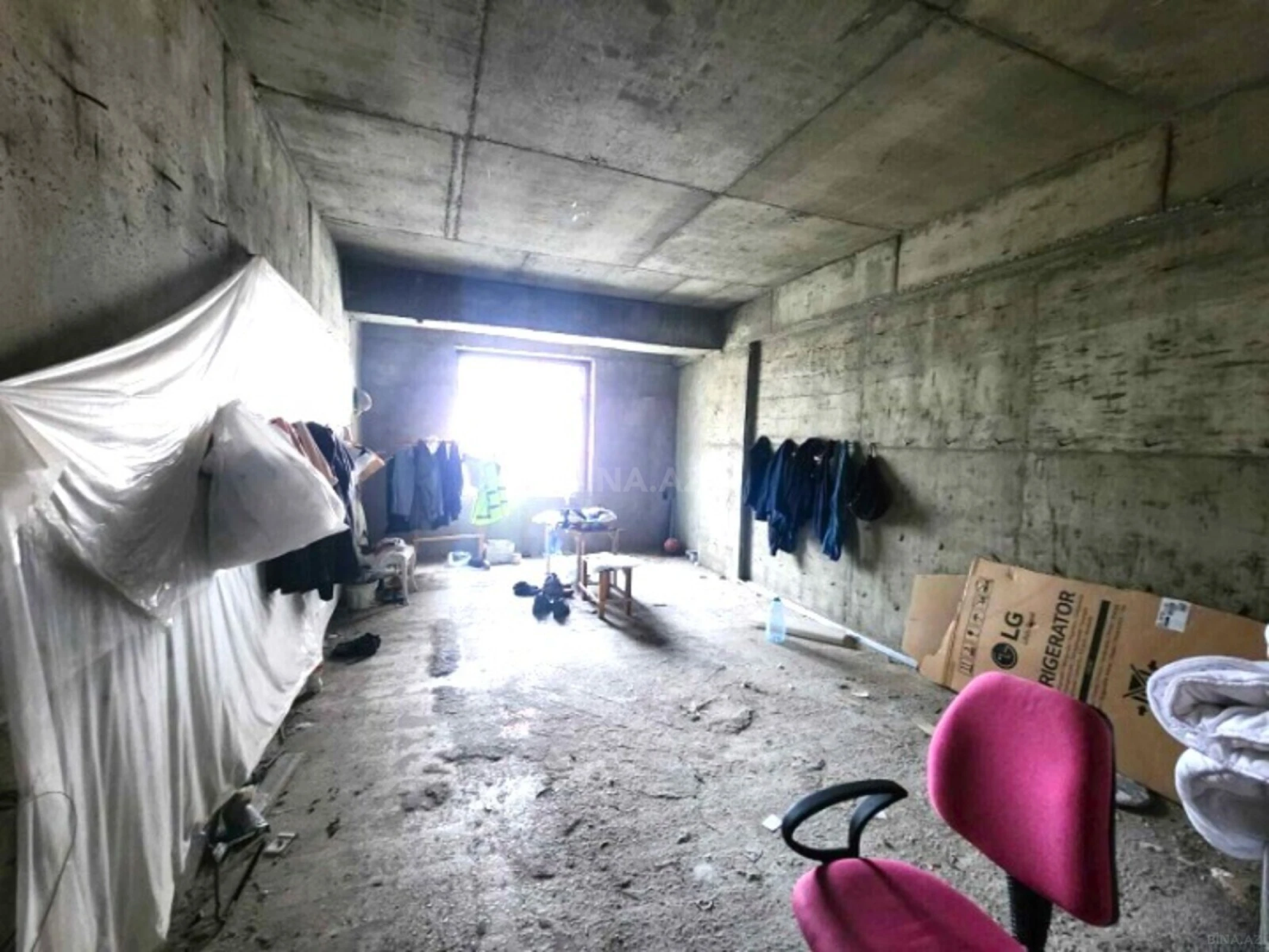 Satılır 4 otaqlı mənzil 210 m²