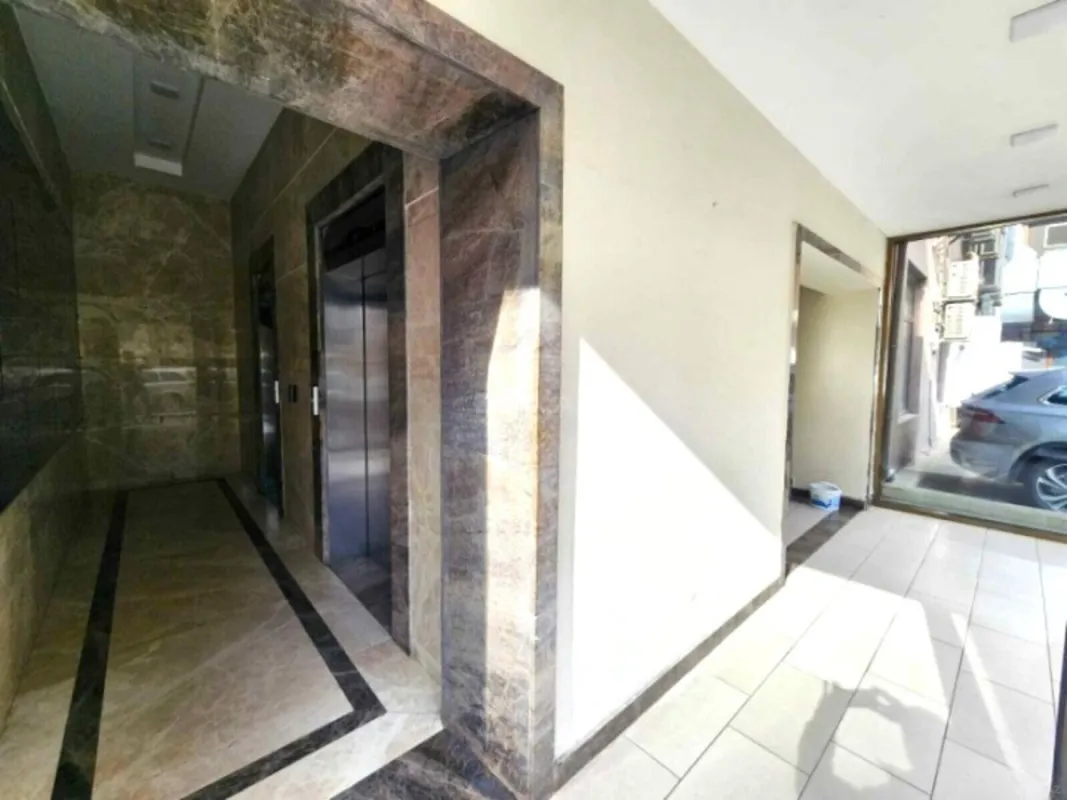 Satılır 4 otaqlı mənzil 210 m²