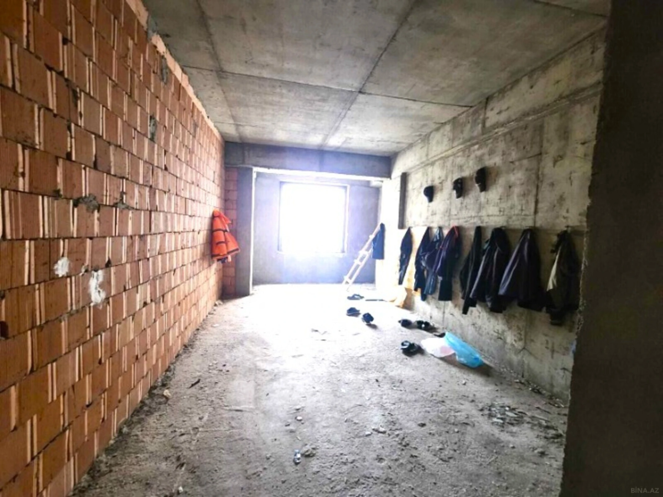 Satılır 4 otaqlı mənzil 210 m²