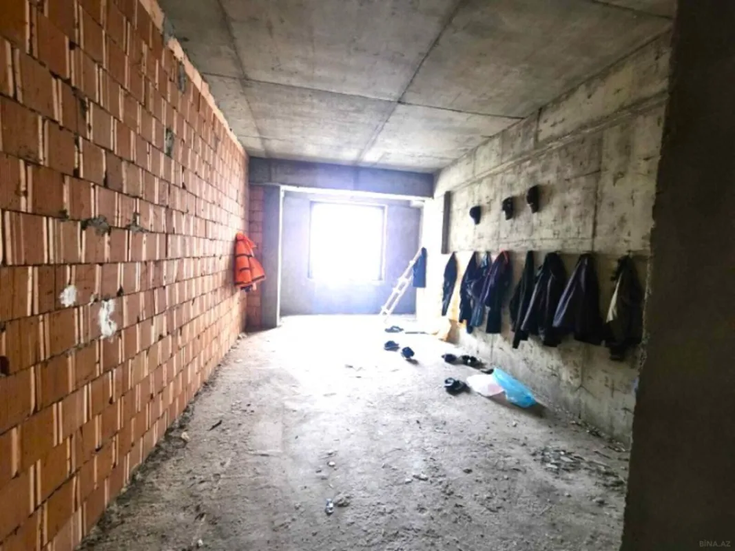 Satılır 4 otaqlı mənzil 210 m²