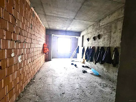 Satılır 4 otaqlı mənzil 210 m²