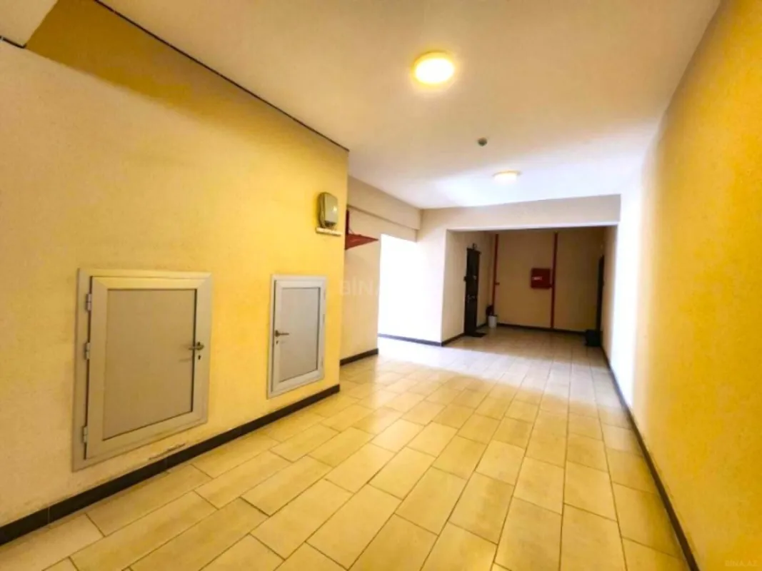 Satılır 4 otaqlı mənzil 210 m²