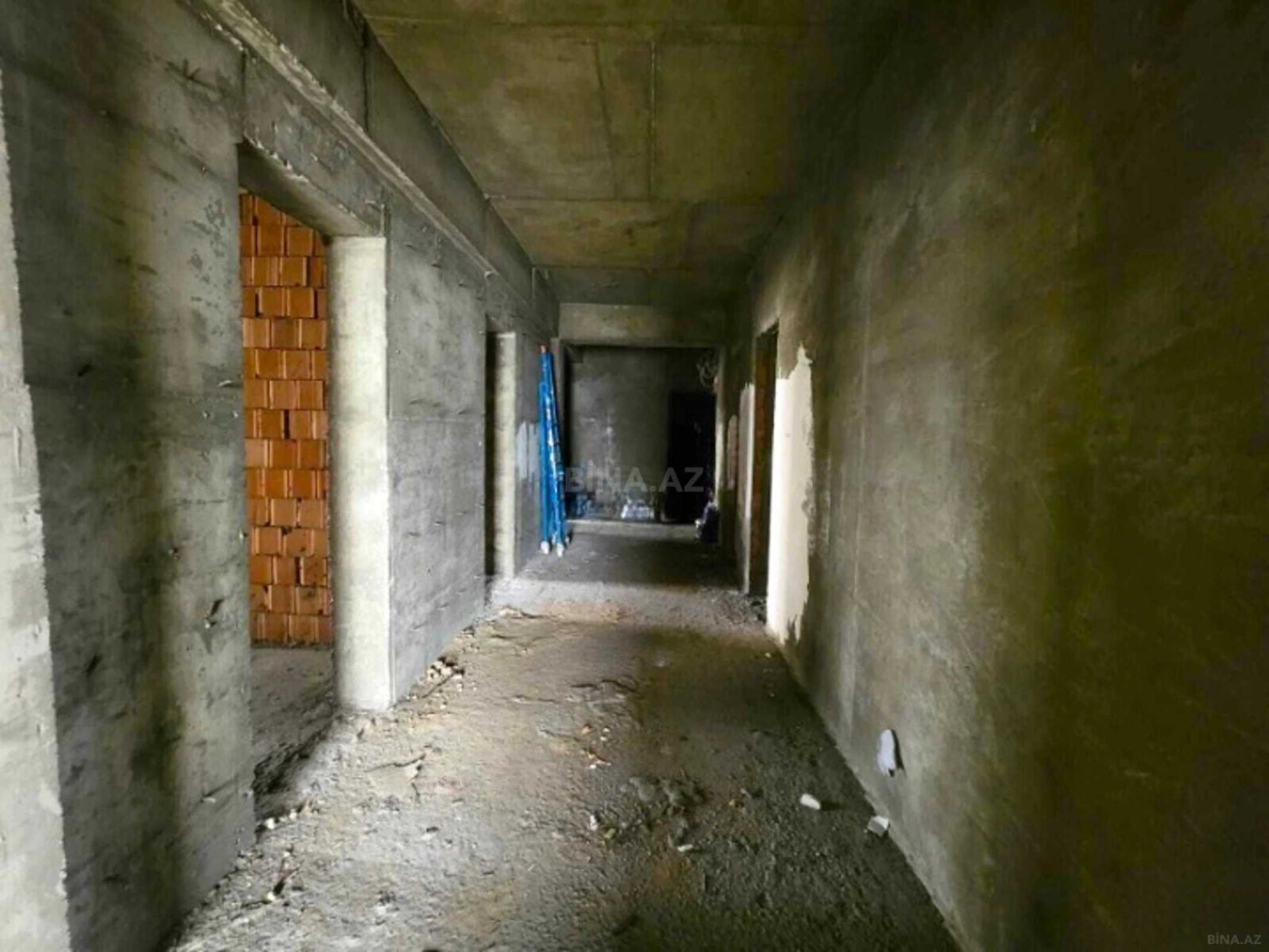 Satılır 4 otaqlı mənzil 210 m²