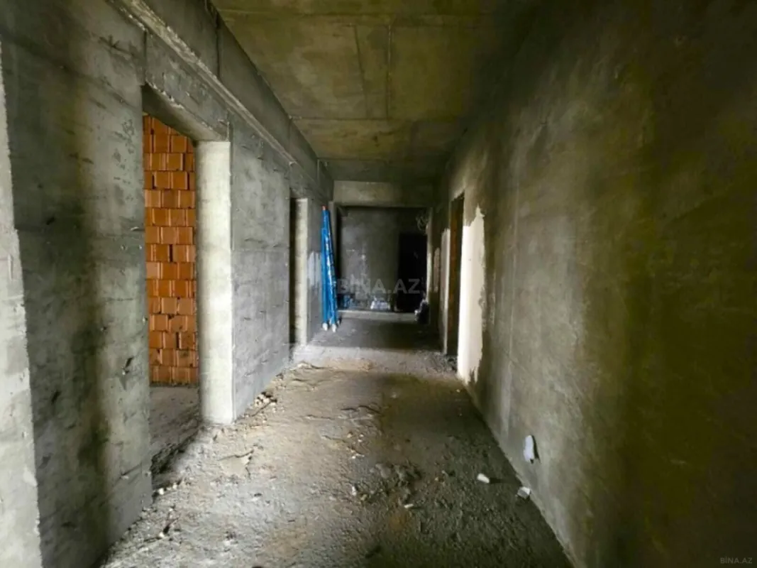 Satılır 4 otaqlı mənzil 210 m²