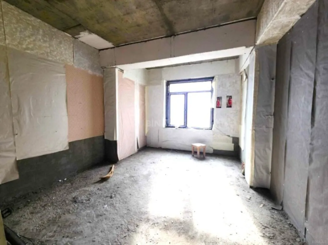 Satılır 4 otaqlı mənzil 210 m²