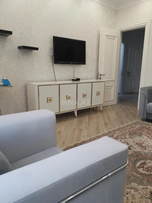 Kirayə verilir 2 otaqlı mənzil 75 m²