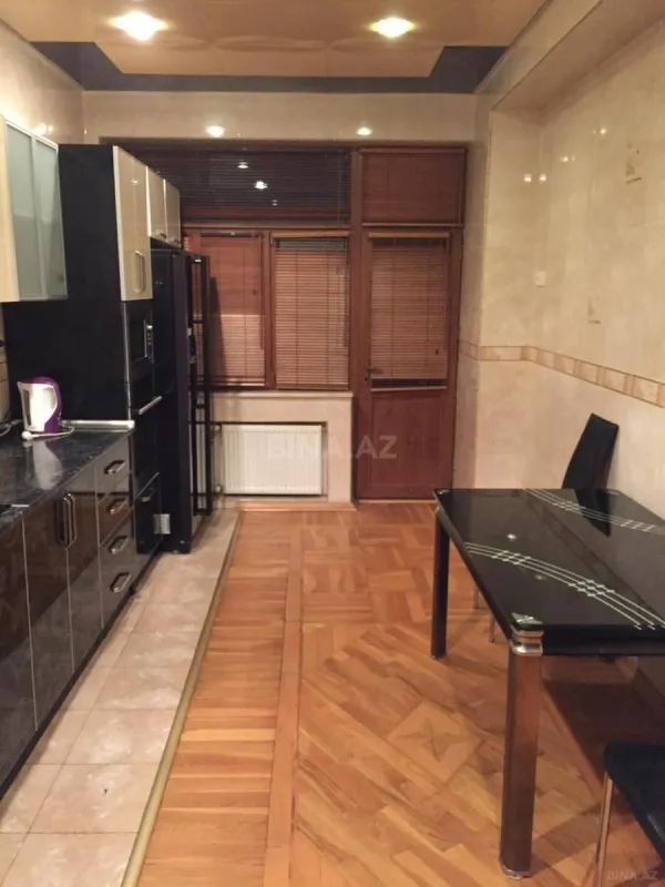 Kirayə verilir 3 otaqlı mənzil 150 m²