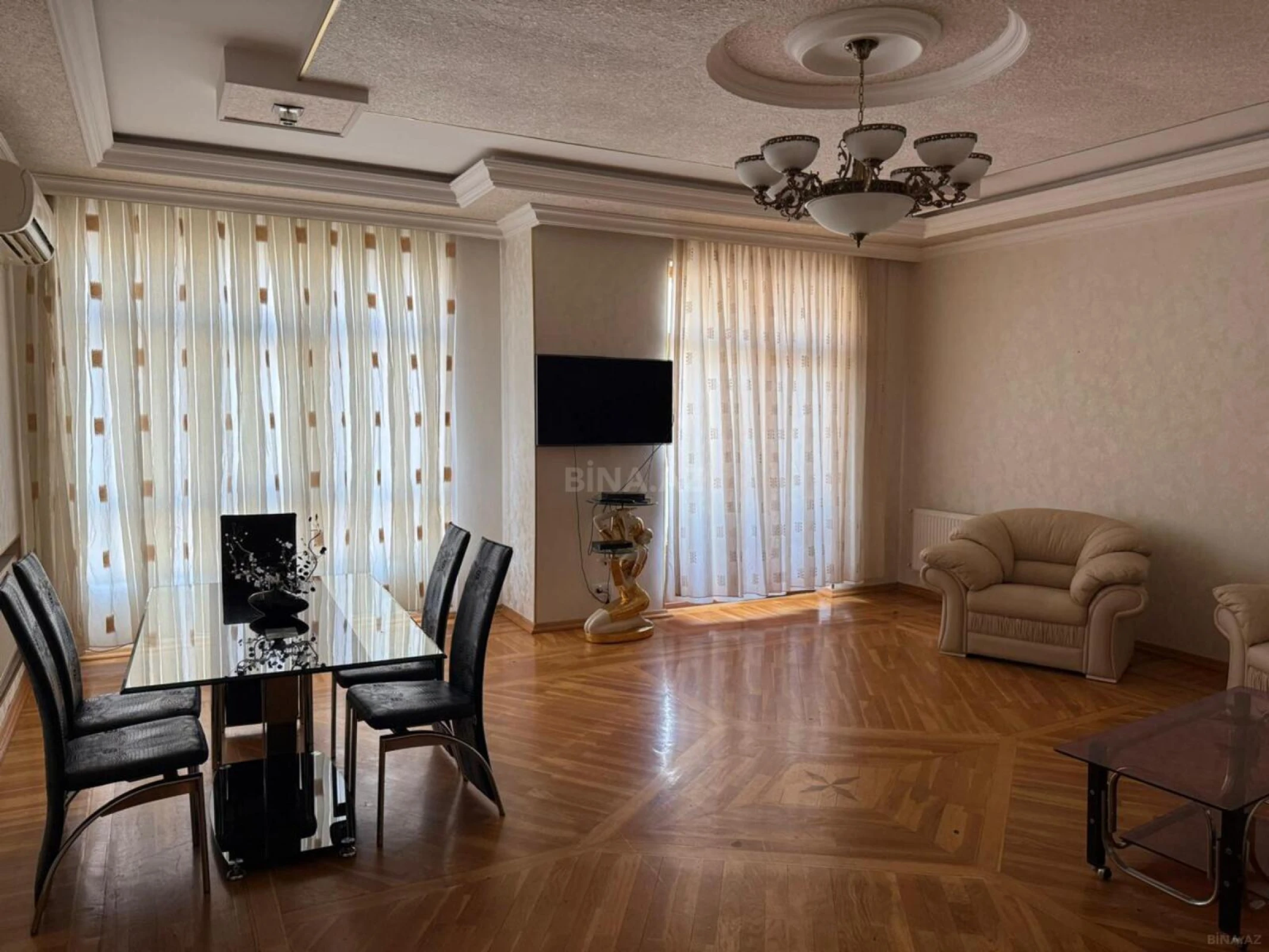 Kirayə verilir 3 otaqlı mənzil 150 m²