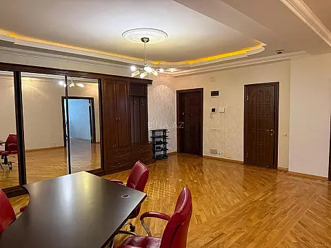 Kirayə verilir 3 otaqlı mənzil 150 m²
