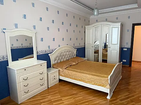 Kirayə verilir 3 otaqlı mənzil 150 m²