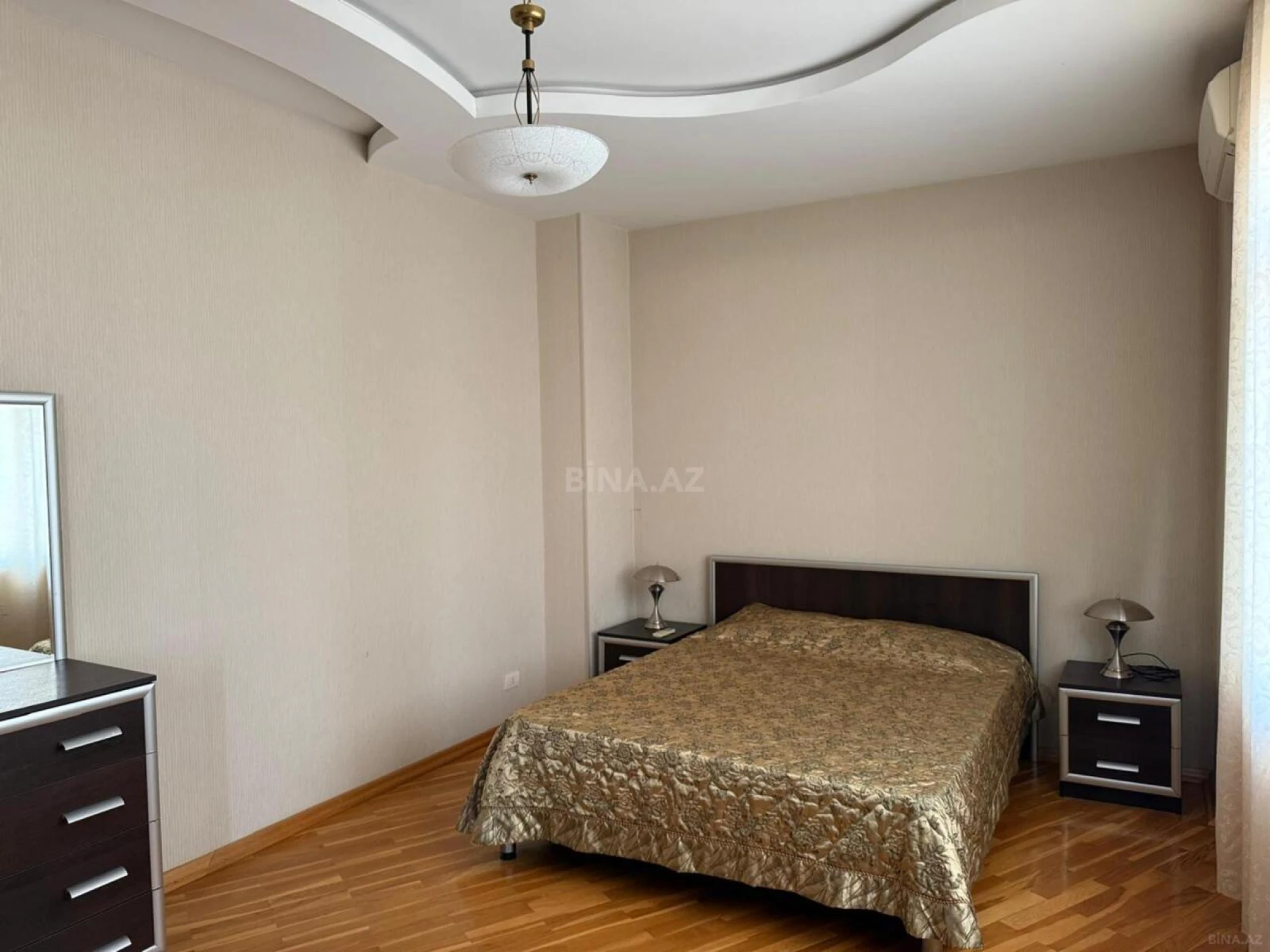 Kirayə verilir 3 otaqlı mənzil 150 m²