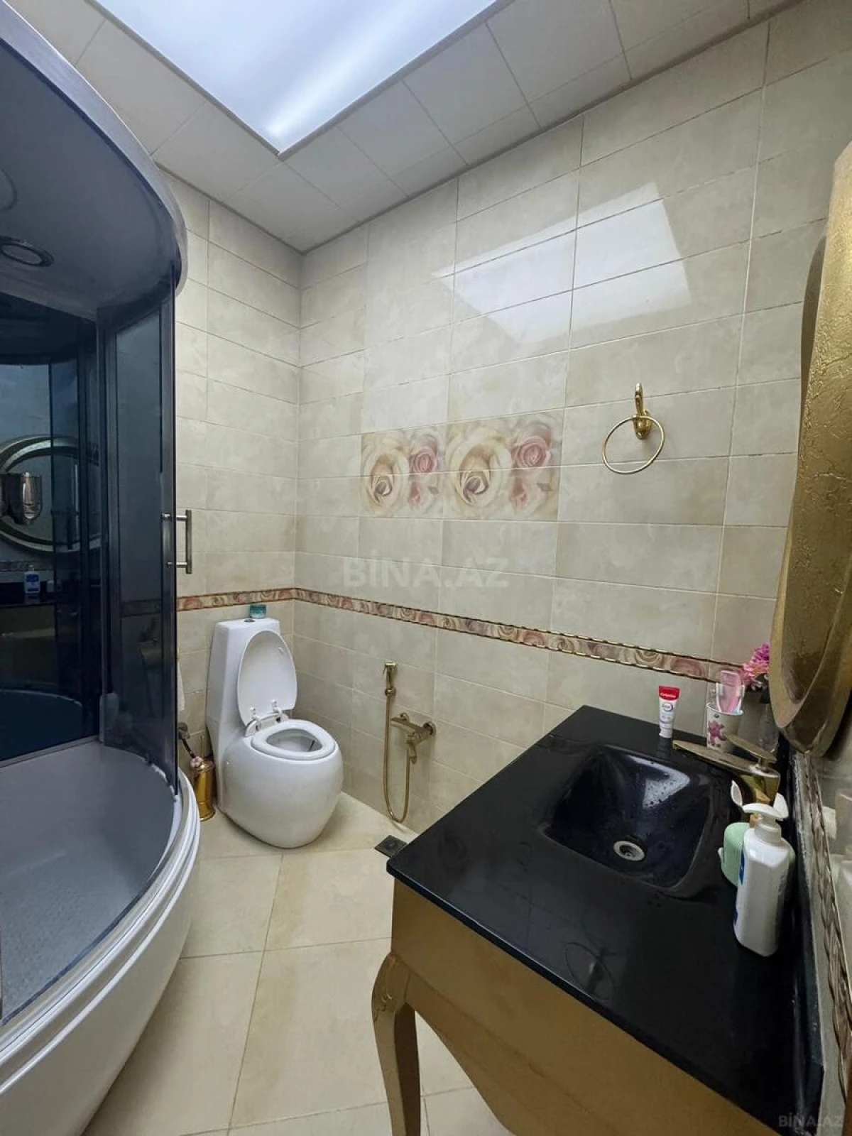 Satılır 3 otaqlı mənzil 138 m²