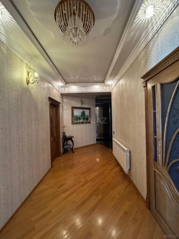 Satılır 3 otaqlı mənzil 138 m²