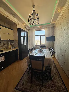 Satılır 3 otaqlı mənzil 138 m²