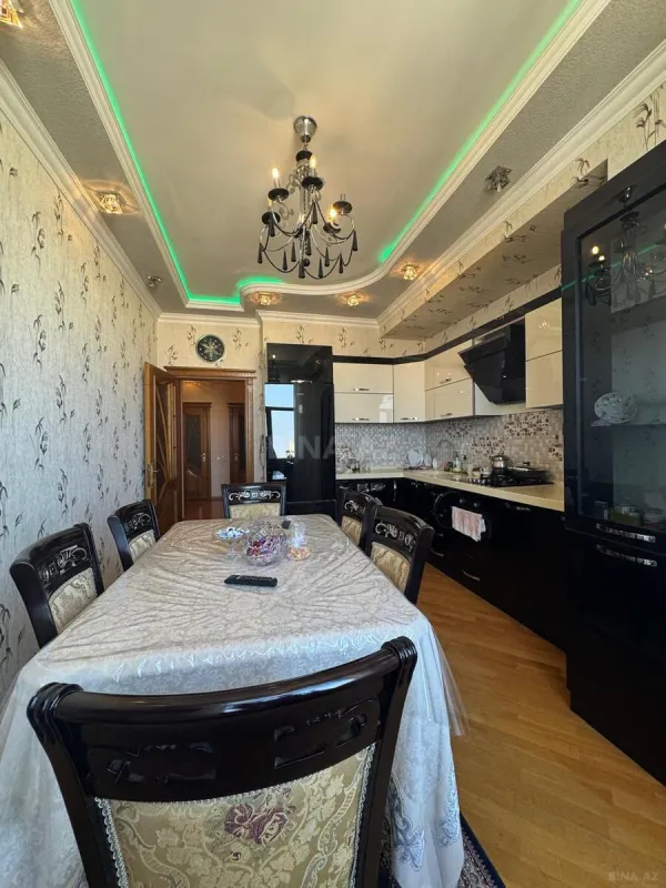 Satılır 3 otaqlı mənzil 138 m²