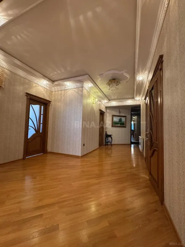 Satılır 3 otaqlı mənzil 138 m²