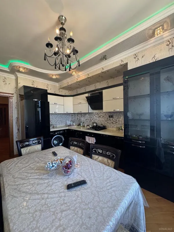 Satılır 3 otaqlı mənzil 138 m²
